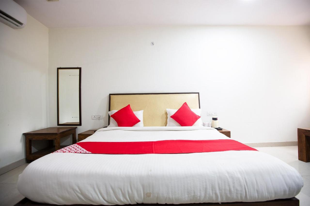 Oyo 44174 Hotel Mid Town Prime Harthala Екстер'єр фото
