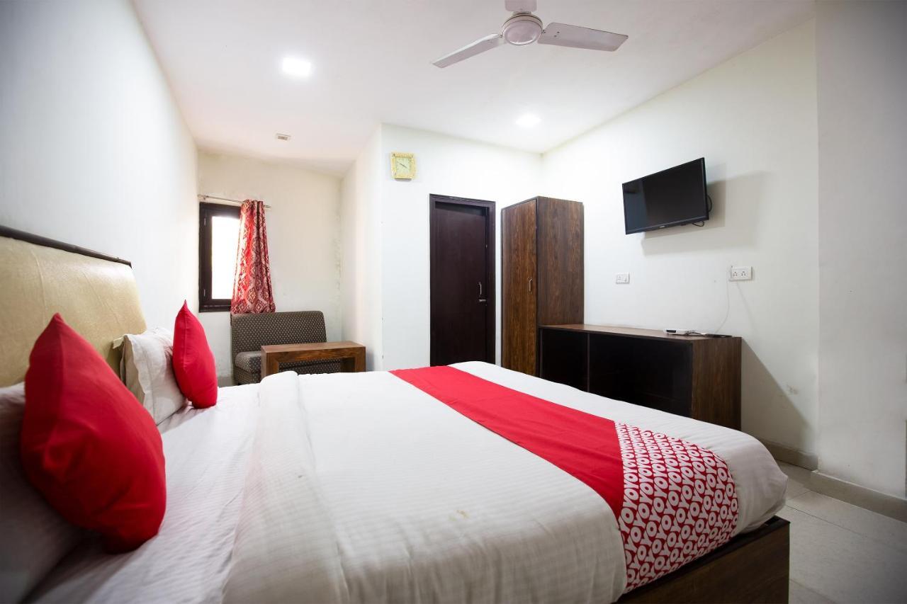 Oyo 44174 Hotel Mid Town Prime Harthala Екстер'єр фото