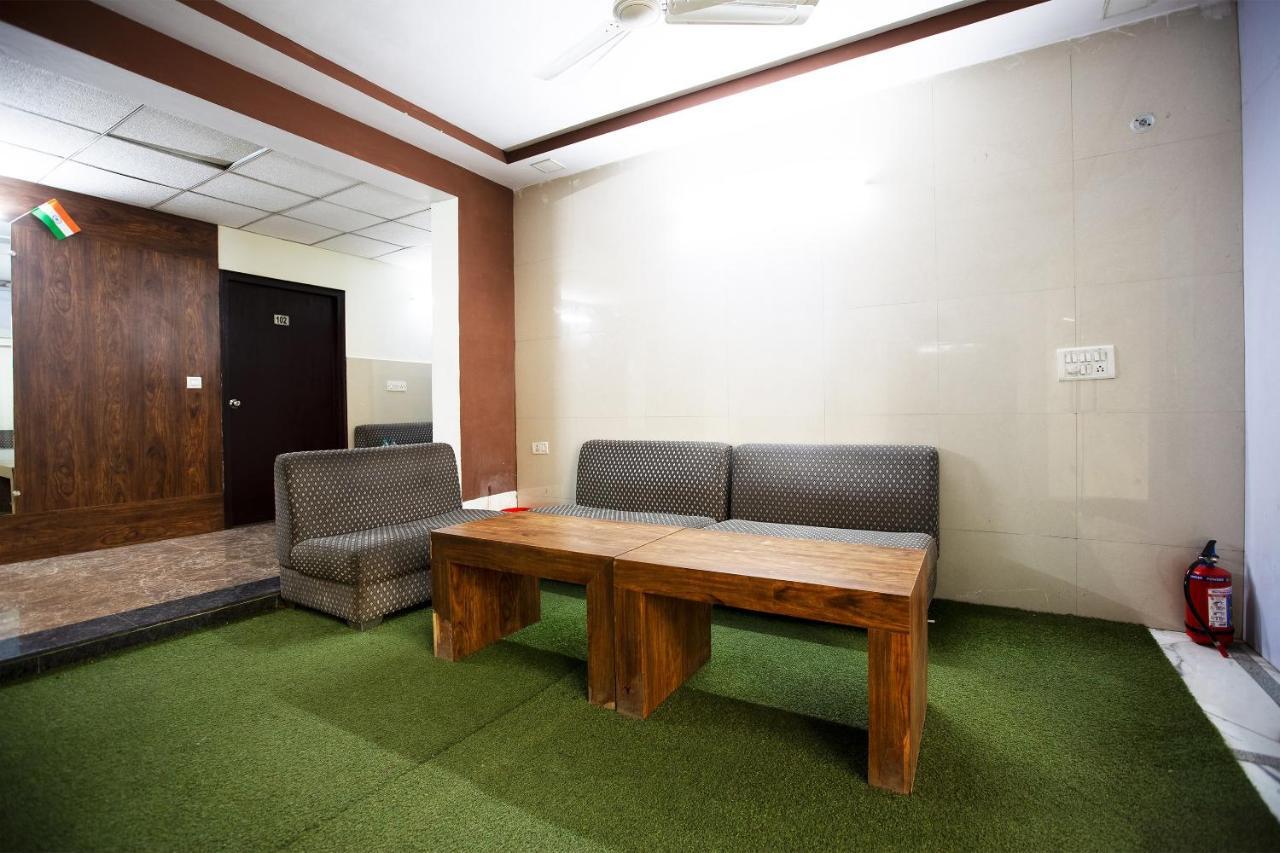 Oyo 44174 Hotel Mid Town Prime Harthala Екстер'єр фото