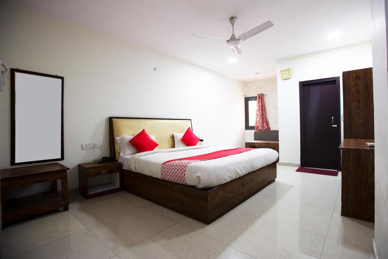 Oyo 44174 Hotel Mid Town Prime Harthala Екстер'єр фото