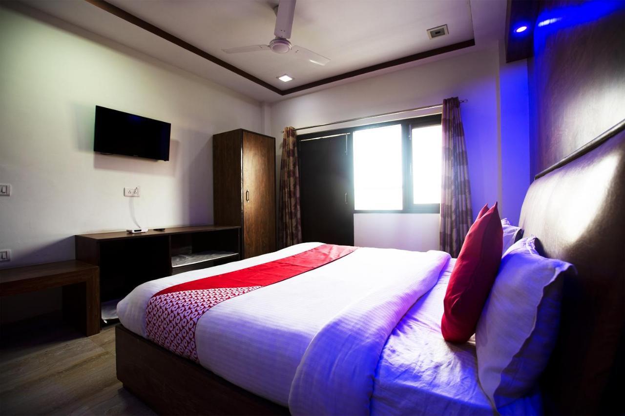 Oyo 44174 Hotel Mid Town Prime Harthala Екстер'єр фото